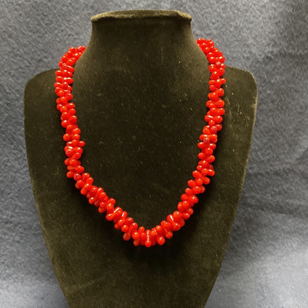 Red coral necklace and bracelet set - Picture 3 of 5